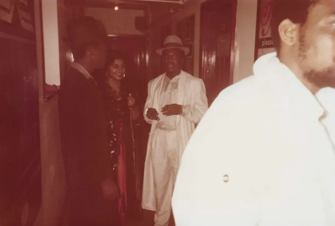 Great Tenor Saw 1985, I bring this great star to England, his first and ever tour of England. I was manager and tour manager. What a great star he was. Jah guide and protect his soul, rest in Power great Saw. Life Journey.