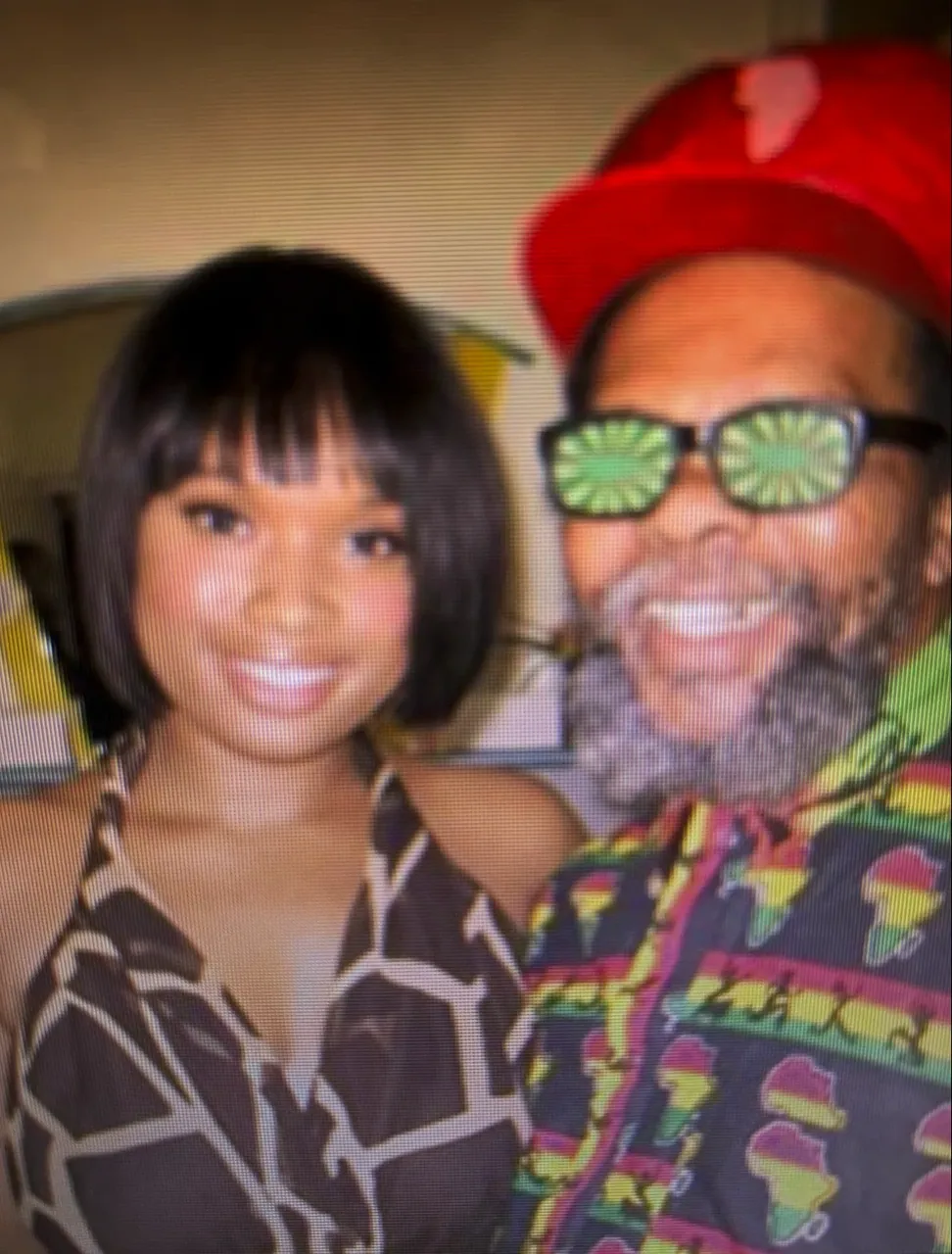 The great Jennifer Hudson I meet in England 2006, award show. I was there with Jr. Gong. Great star from Chicago. Keep up the good work. More strength and energy. Jah live. Life Journey, Rastaman Passing By.