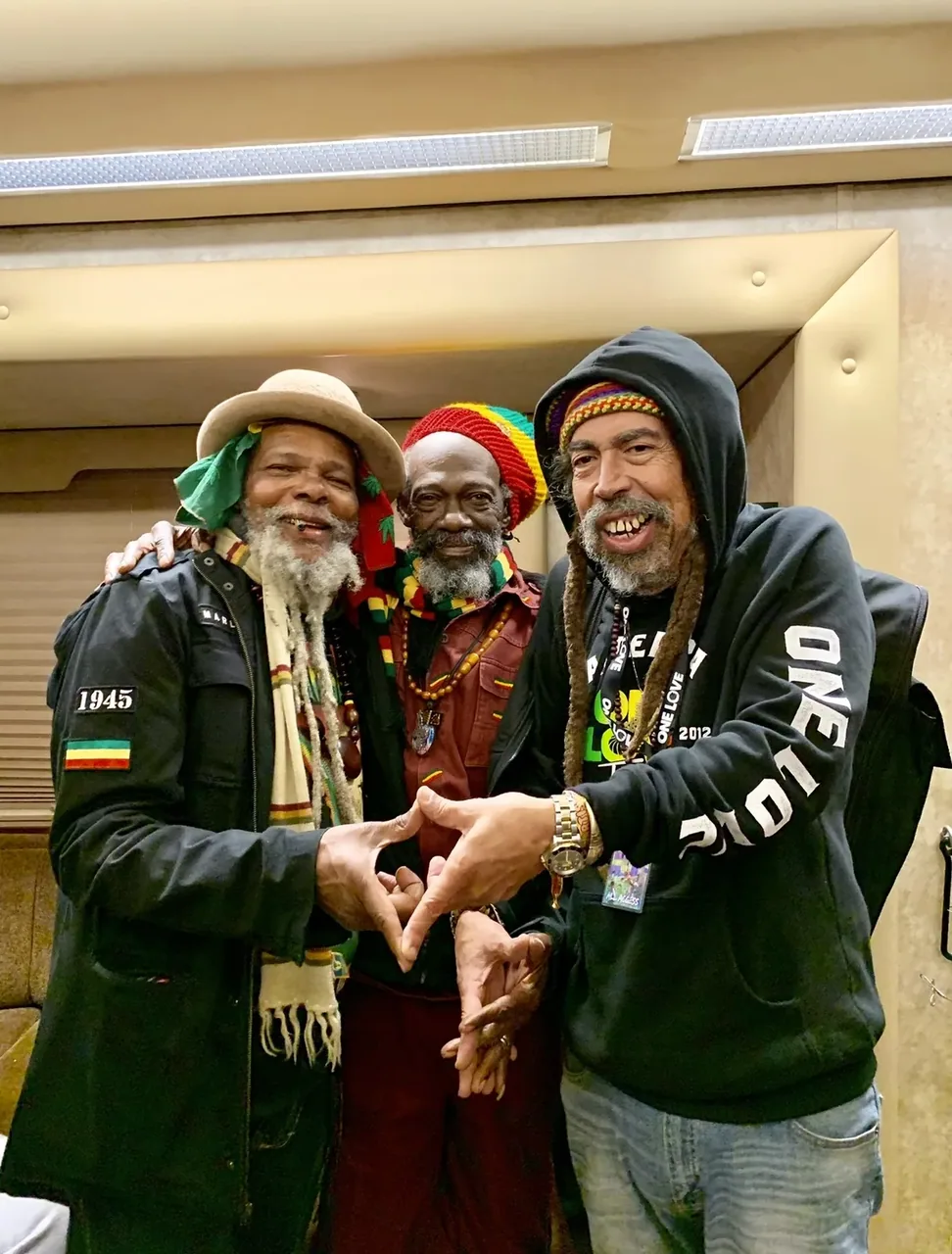 Jr. Gong and Julian Marley first tour in Europe. In Austria, in the same show with Third World, the photo Cat Coore, Bunny Rugs, Jr. Gong and Julian Marley.